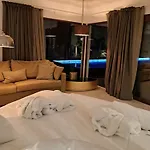 Hc Luxury Celavella Vila *